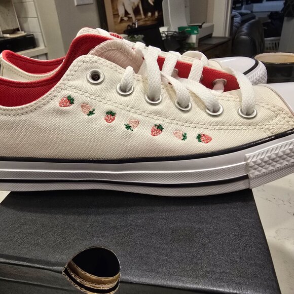 Converse Chuck Taylor All Star Strawberries Shoes (A14933C) Women's Size 9 NEW - Picture 5 of 14